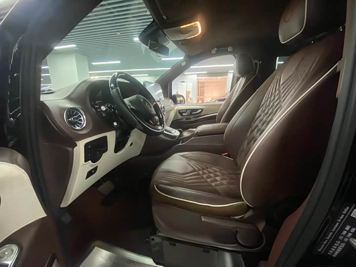 Фото 9 - Mercedes-Benz V-Class