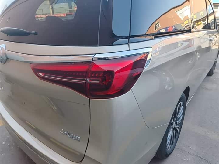 صورة 8 - Buick GL8 ES