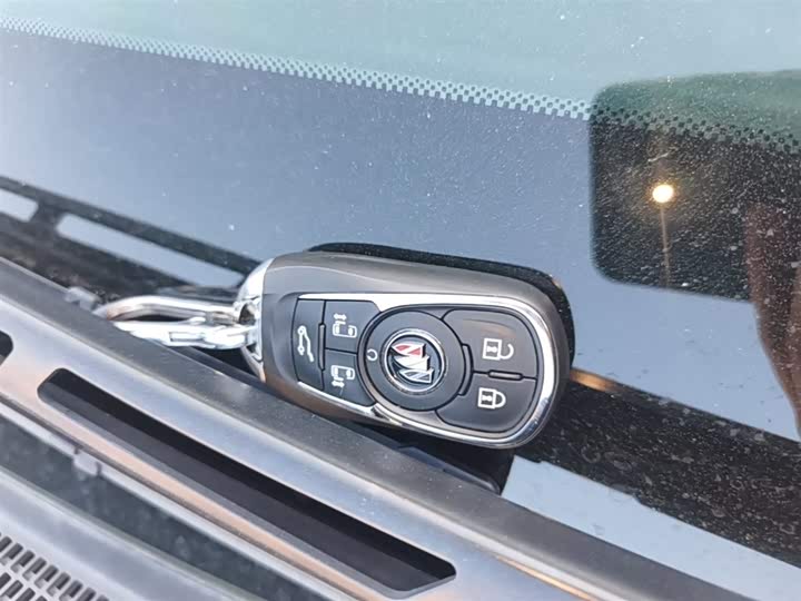 صورة 9 - Buick GL8 ES