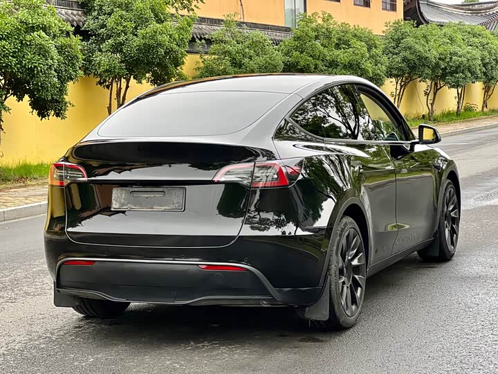 Photo 4 - Tesla Model Y