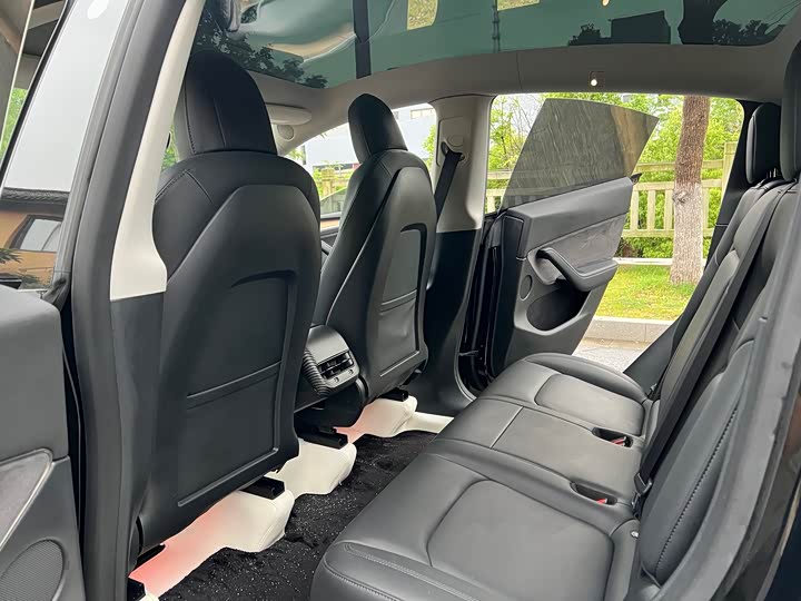 Photo 8 - Tesla Model Y