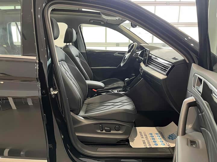 Фото 8 - Volkswagen Tiguan L Hybrid