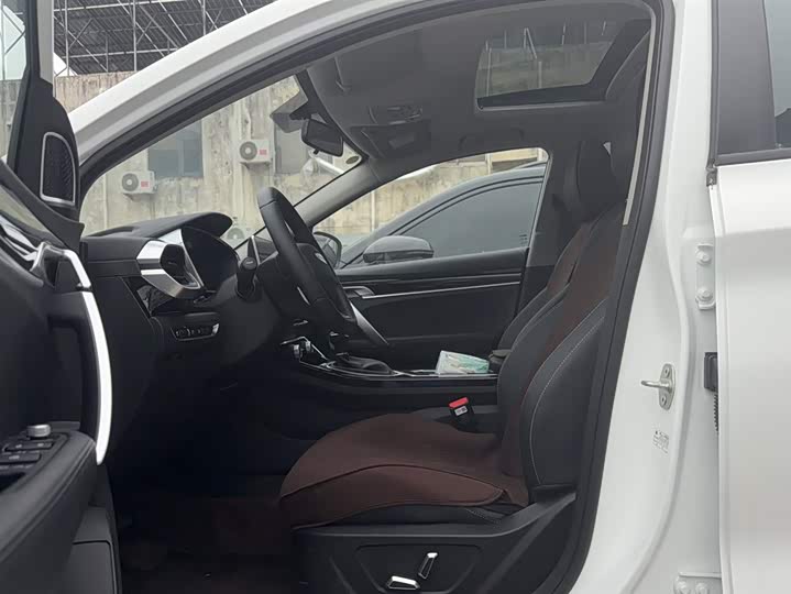 Фото 7 - Geely Coolray