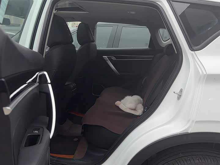 Фото 8 - Geely Coolray