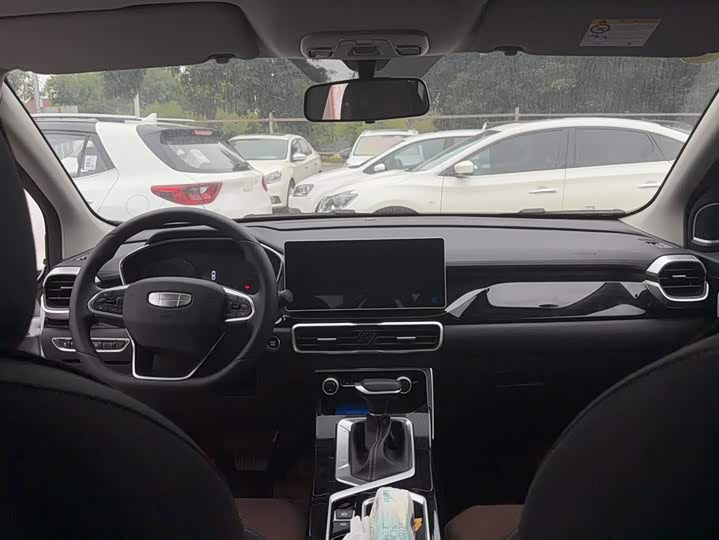 Фото 9 - Geely Coolray
