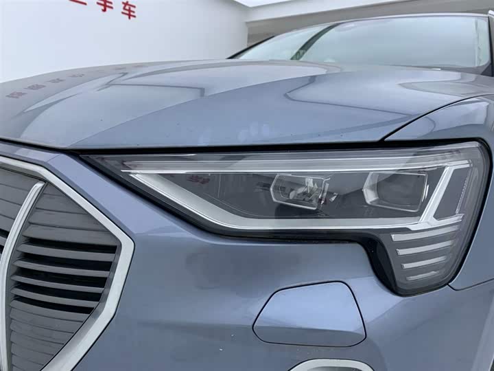 Фото 8 - Audi e-tron