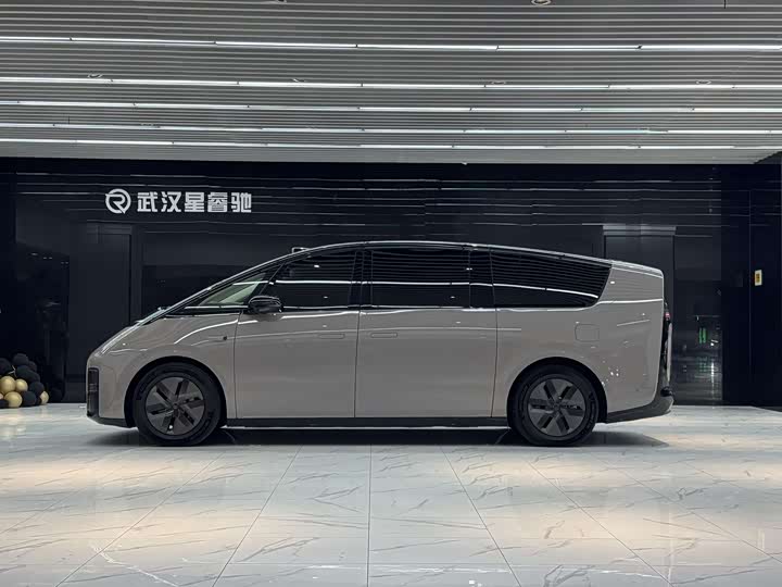 Photo 2 - LiXiang Mega