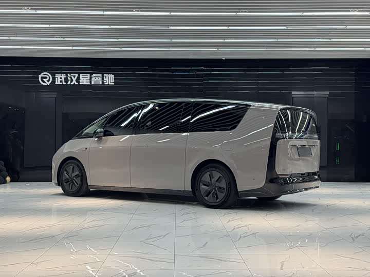 Photo 5 - LiXiang Mega