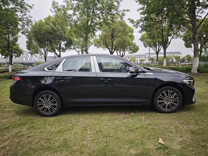 Фото 4 - Geely Preface