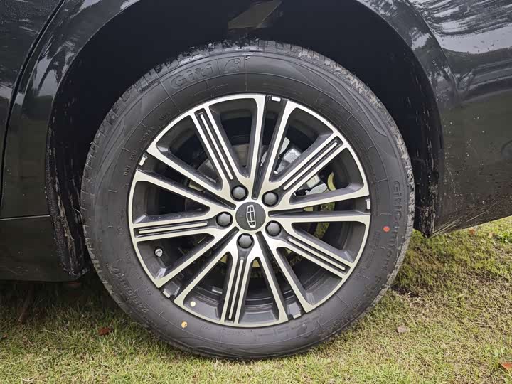 Фото 8 - Geely Preface