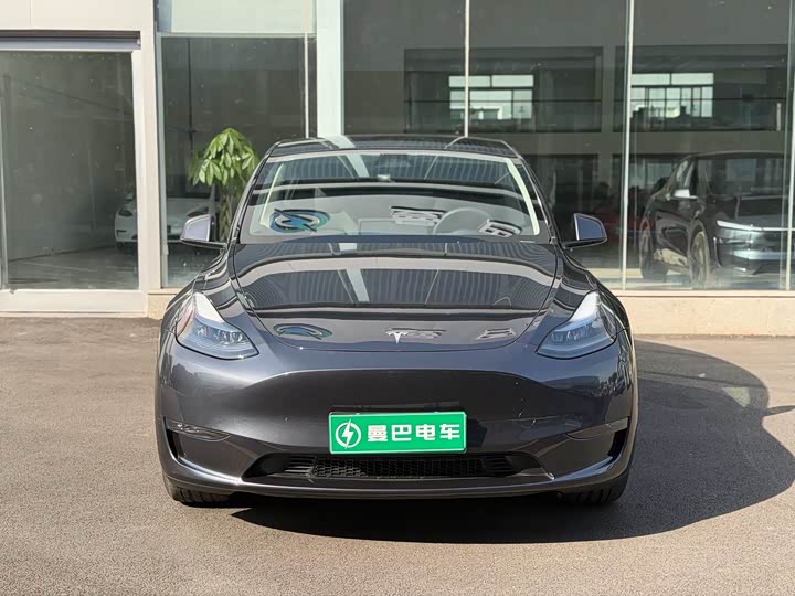 Zdjęcie 2 - Tesla Model Y