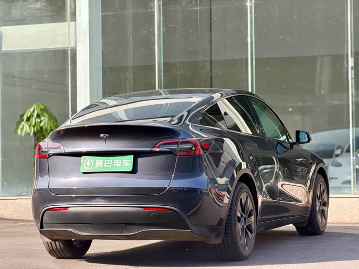Zdjęcie 6 - Tesla Model Y
