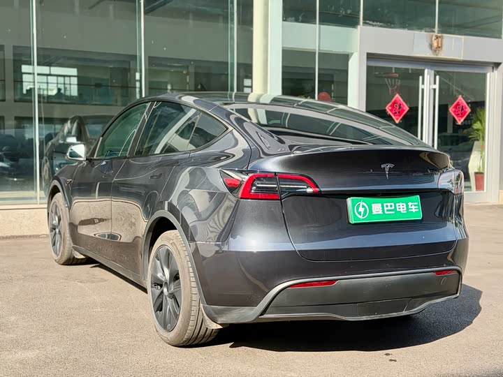 Zdjęcie 7 - Tesla Model Y