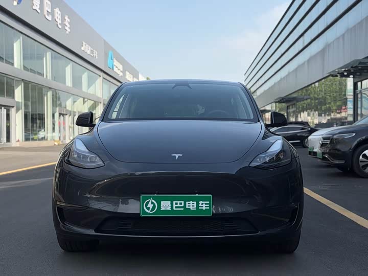 Zdjęcie 8 - Tesla Model Y