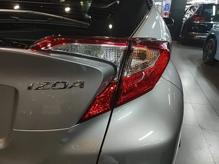Фото 8 - Toyota Izoa