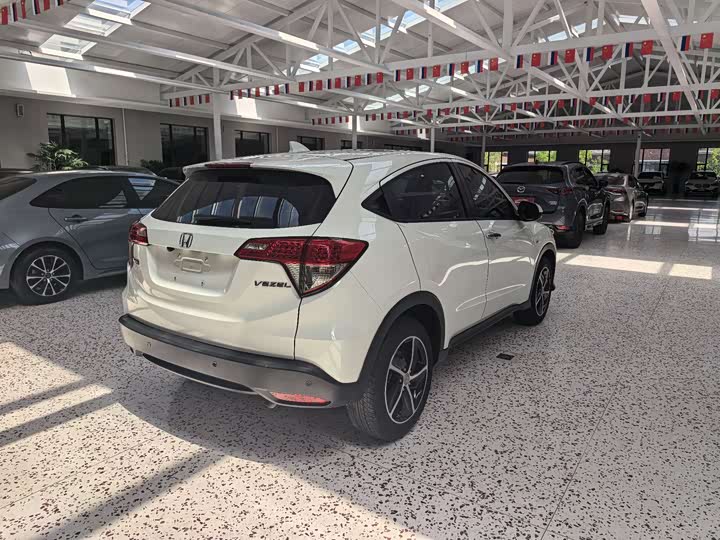 Фото 7 - Honda Vezel