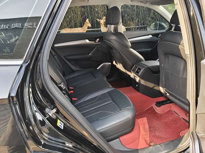 Фото 9 - Audi Q5L