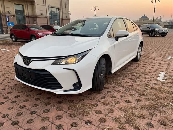 Фото 1 - Toyota Corolla