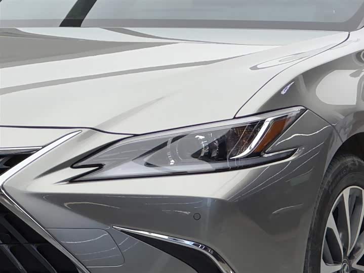 Фото 3 - Lexus ES