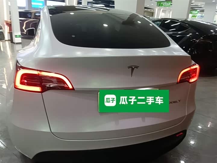 Photo 6 - Tesla Model Y