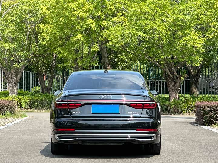 Zdjęcie 5 - Audi A8
