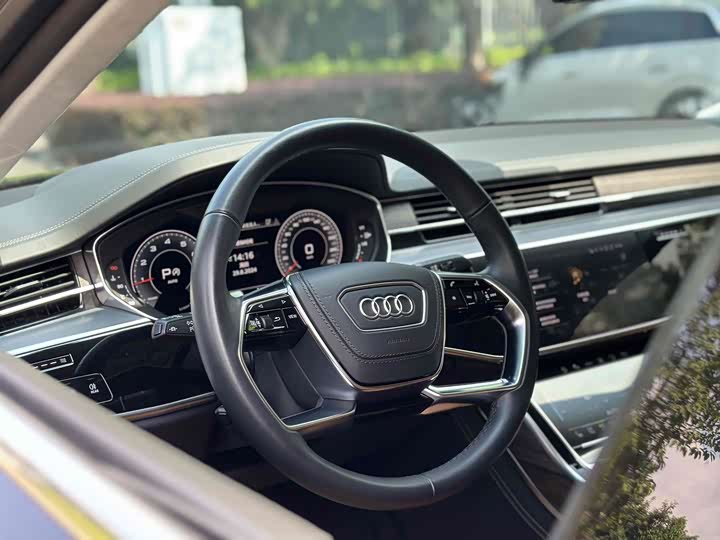 Zdjęcie 7 - Audi A8