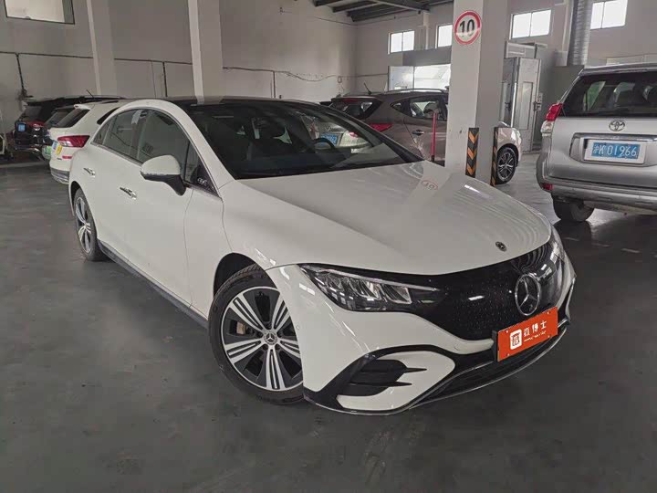 Photo 2 - Mercedes-Benz EQE