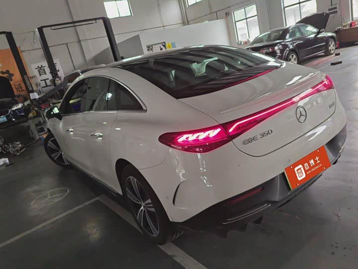 Photo 3 - Mercedes-Benz EQE