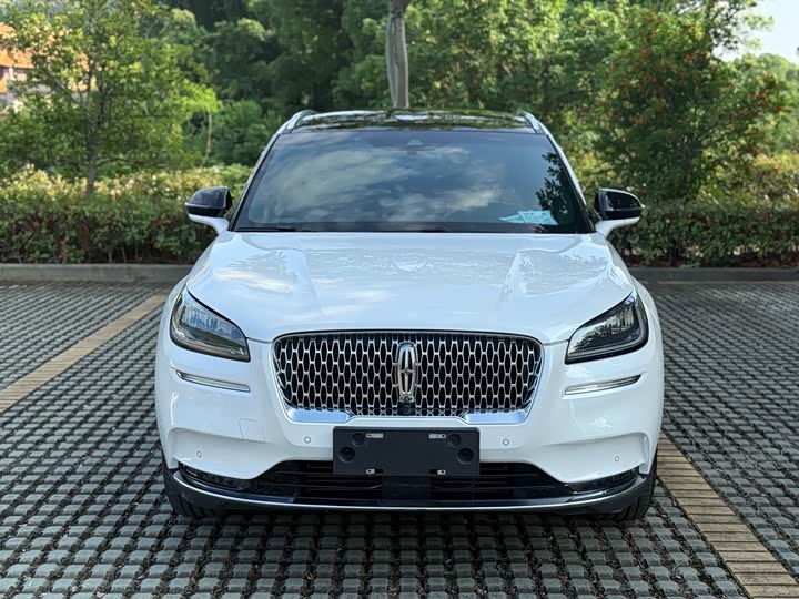 Фото 2 - Lincoln Corsair