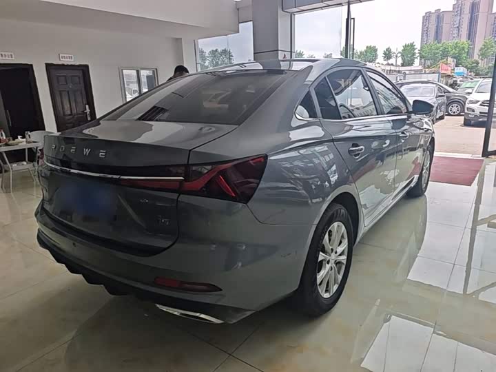 Фото 7 - Roewe i5
