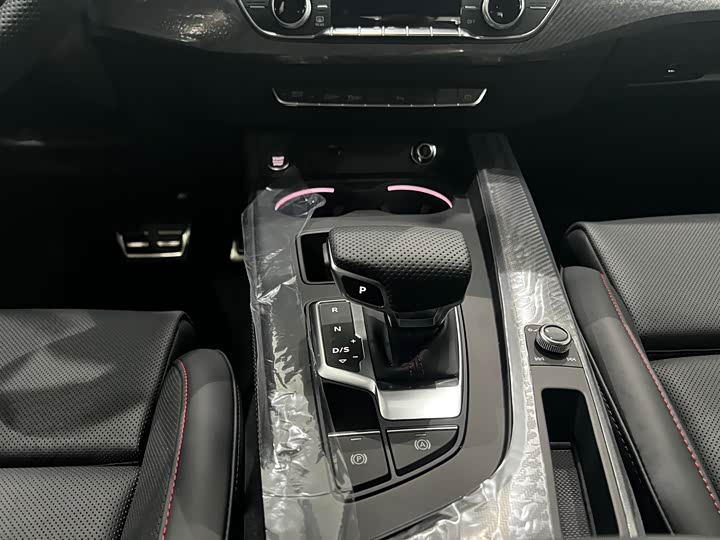 Фото 9 - Audi A4L