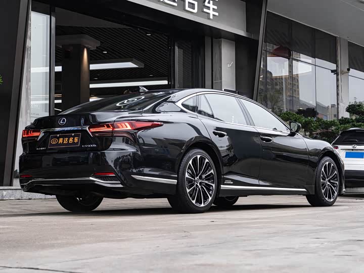 Фото 3 - Lexus LS
