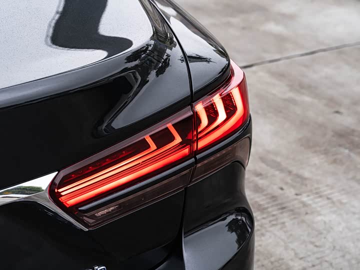 Фото 7 - Lexus LS