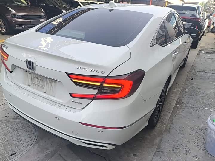 Фото 7 - Honda Accord