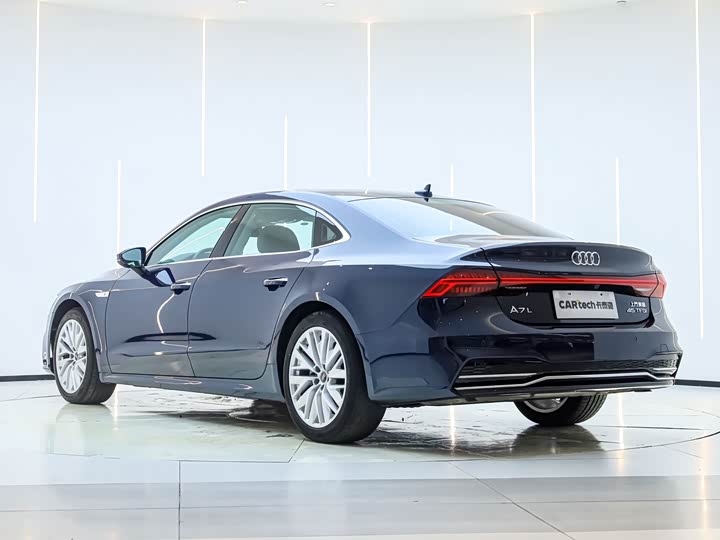 Photo 5 - Audi A7L