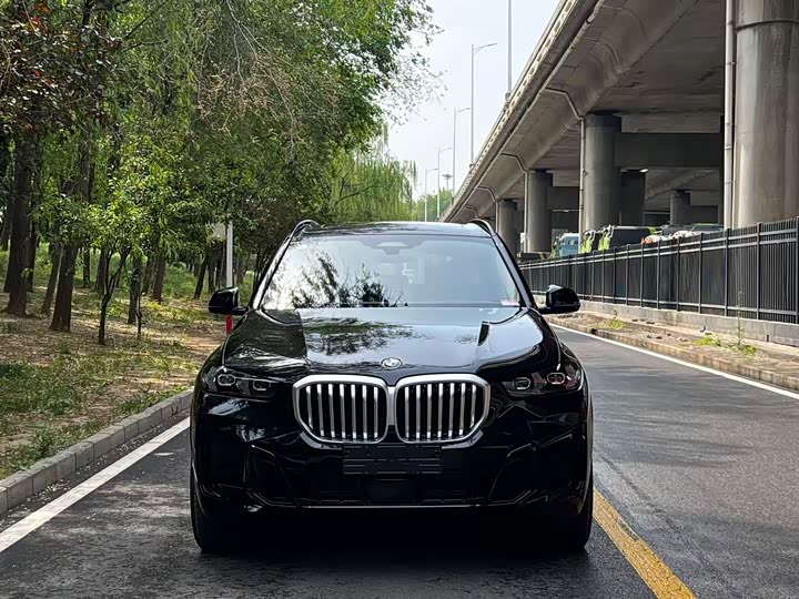 BMW X5 2026 2026款 xDrive 30Li 尊享型M运动曜夜套装