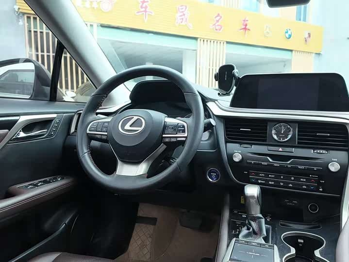 Фото 6 - Lexus RX