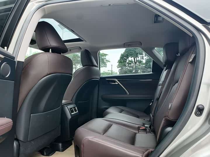 Фото 7 - Lexus RX
