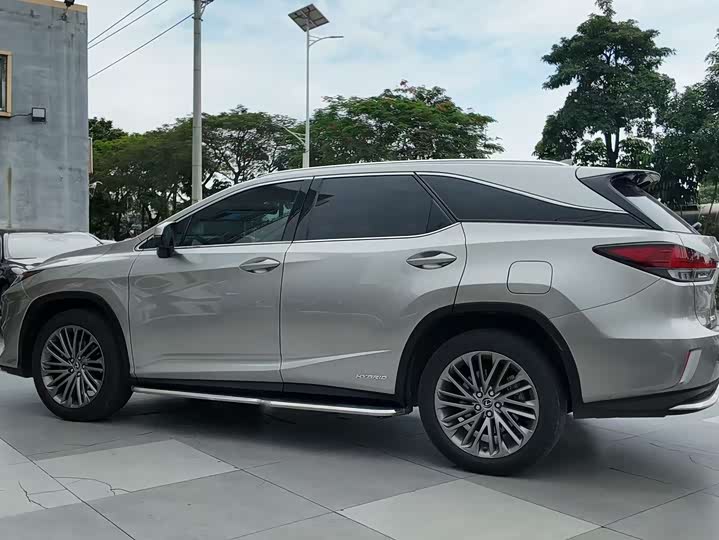 Фото 9 - Lexus RX