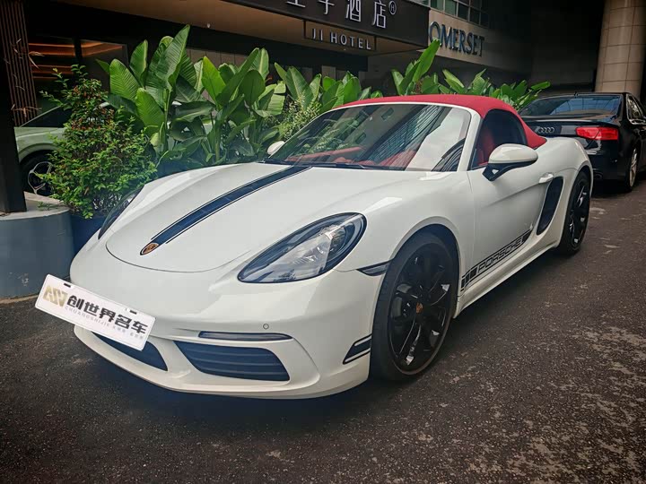 Photo 1 - Porsche 718