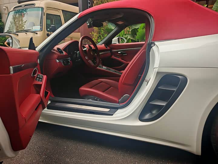 Photo 2 - Porsche 718