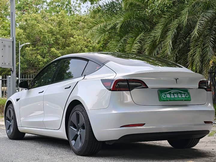 Фото 4 - Tesla Model 3