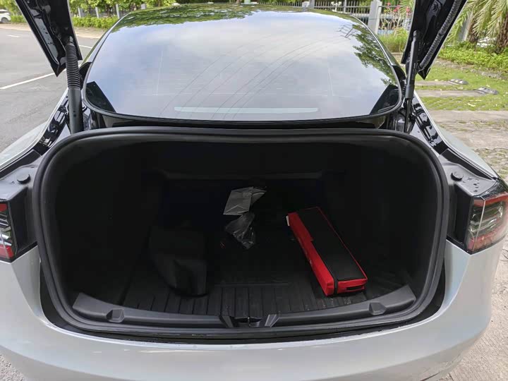Фото 9 - Tesla Model 3