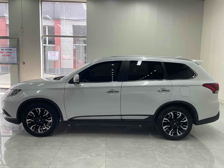 Mitsubishi Outlander 2020 2020款 2.4L 四驱致享版 5座
