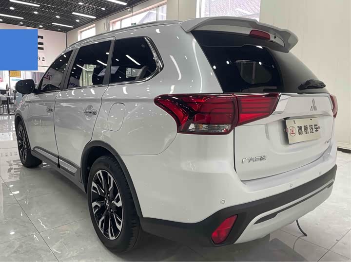 Mitsubishi Outlander 2020 2020款 2.4L 四驱致享版 5座