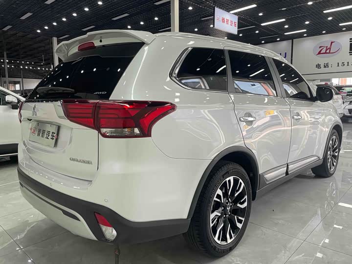 Mitsubishi Outlander 2020 2020款 2.4L 四驱致享版 5座