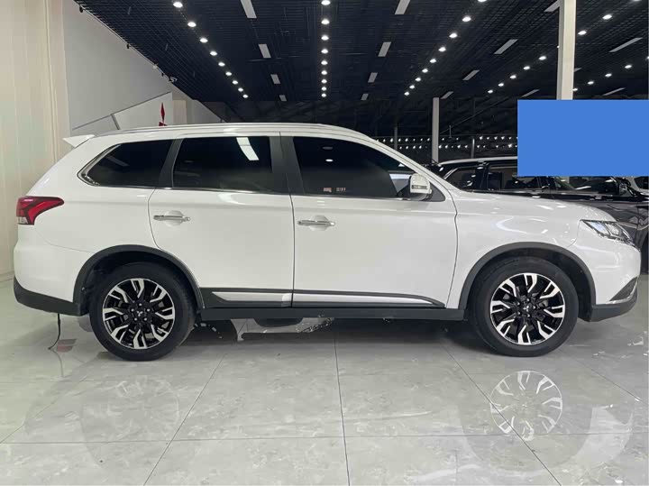 Mitsubishi Outlander 2020 2020款 2.4L 四驱致享版 5座