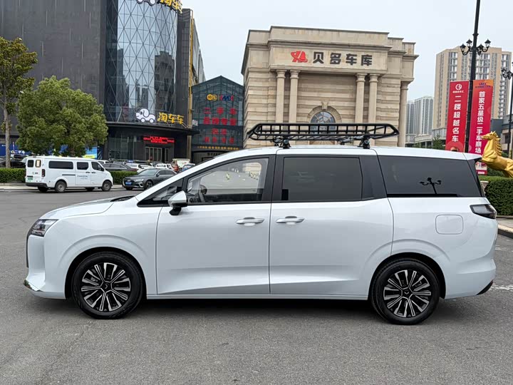 2026 Wuling Starlight 730 Hybrid/EV
