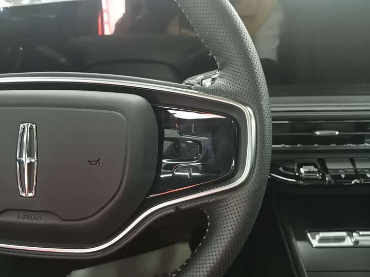 Фото 9 - Lincoln Corsair