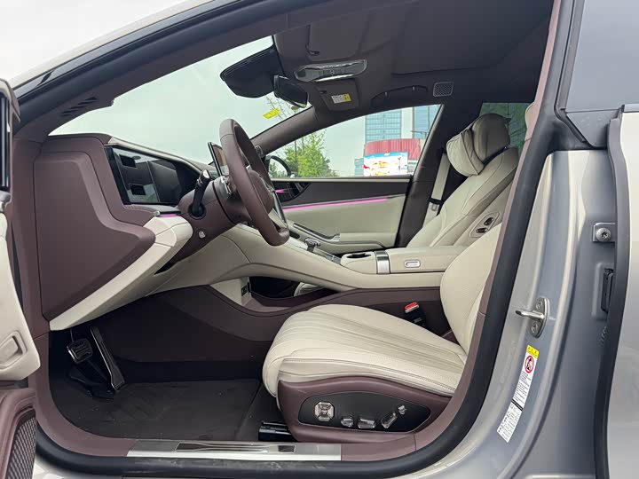 Photo 9 - Denza Z9GT